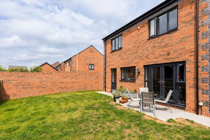 Spacious, Family Home Near Warwick Castle & L Spa - Pass the Keys in Warwick, Warwickshire
