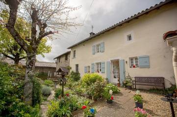 Chambre d’hôte pour 4 personnes, avec jardin et vue, adapté aux familles à Montembœuf