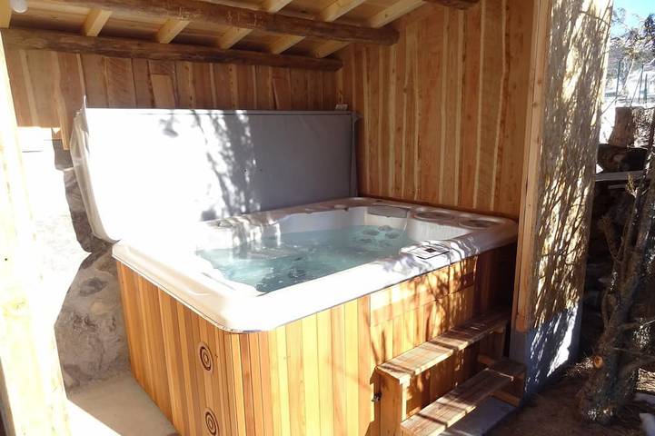 Gîte pour 3 personnes, avec Jacuzzi ainsi que Terrasse et Jardin