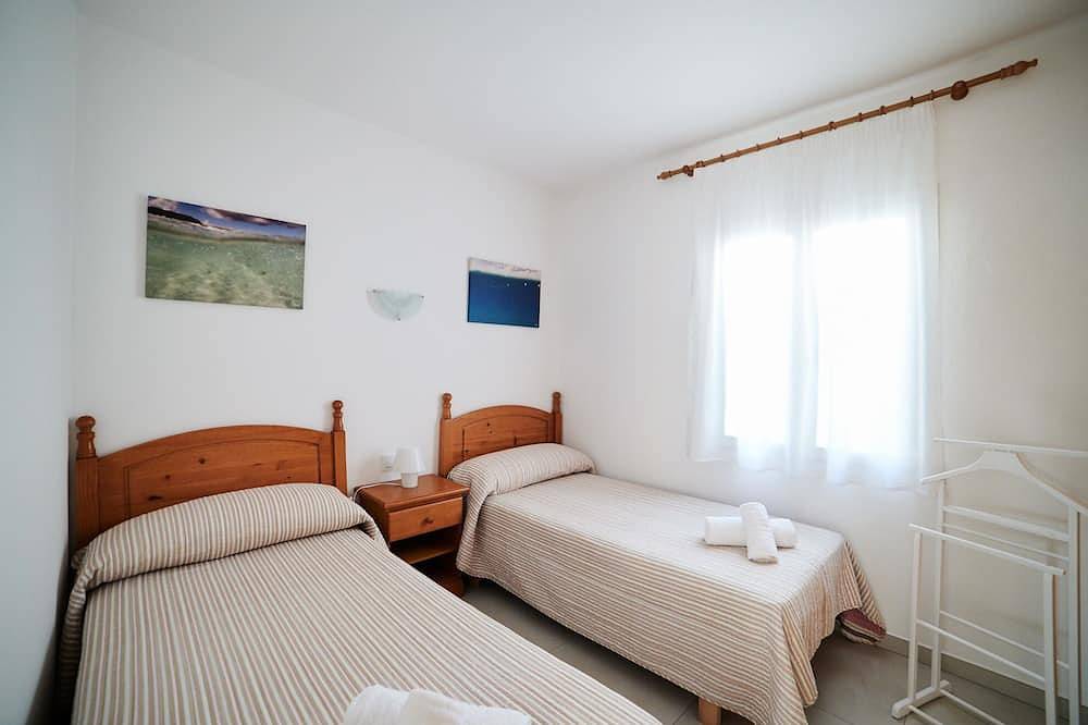 Entire apartment, Very cozy apartment, near the sea, in a very quiet area Menorca. in Cala Blanca, Ciutadella