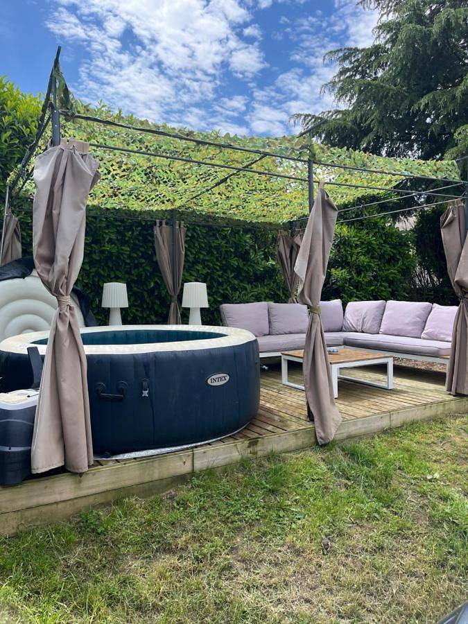 Location de vacances pour 2 personnes, avec jacuzzi et jardin à La Tour-de-Salvagny - 3