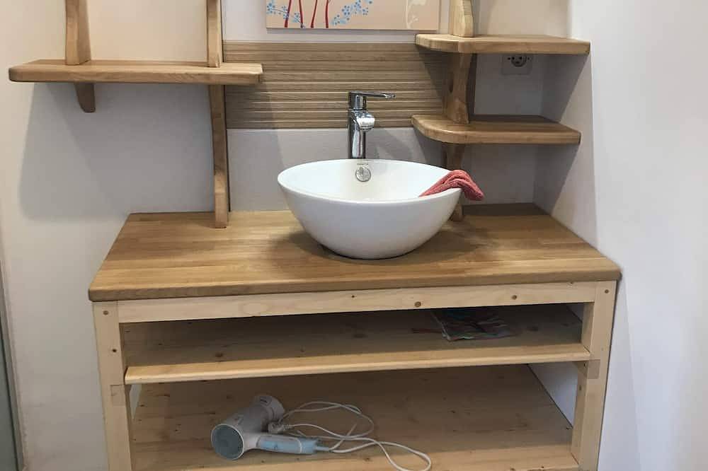 Particuliers loue Maison individuelle à 400m de la mer Maison avec jardin in Guimaëc, Ceinture Dorée