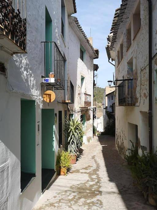 Casa rural para 6 personas, con balcón, Familias con niños en Parc Natural de la Serra d'Espadà - 4