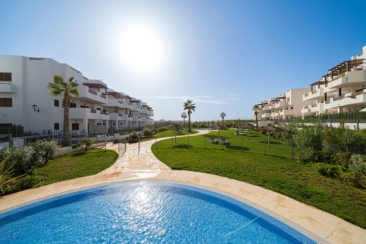 Apartamento para 4 personas, con piscina además de jardín y terraza en Pulpí