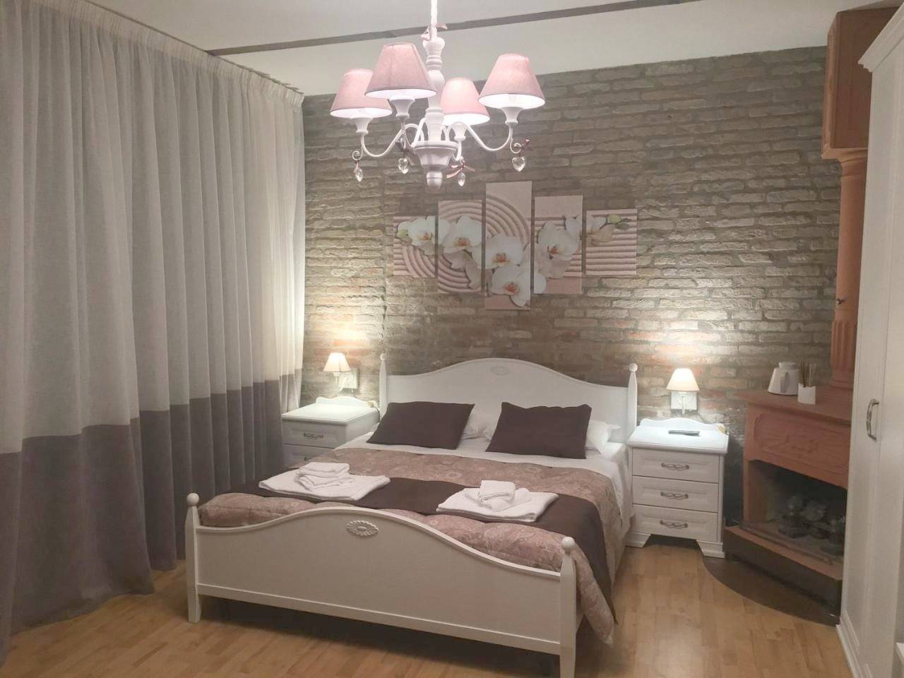 Standard Double Room with Shared Bathroom in Ferrara, Ferrara Provinz