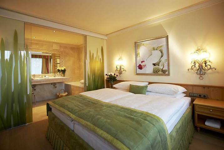 Suite mit Dusche od. Bad, Wc, Balkon in Zell am See (Stadt), Zell am See