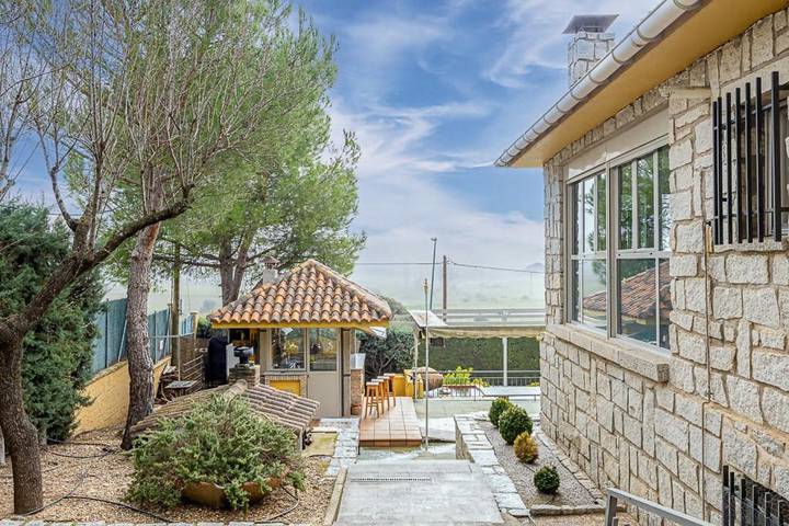 Casa de vacaciones para 10 personas, con vistas además de piscina y jardín en Sierra Norte - 3