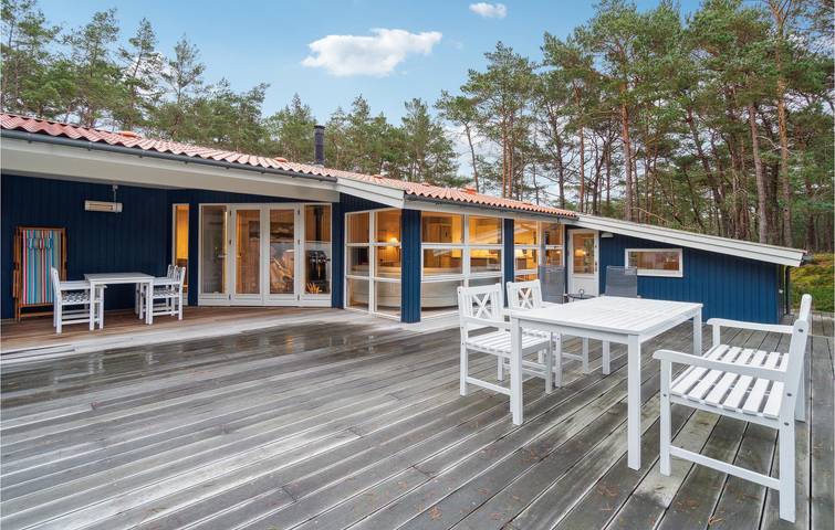 Feriehus for 8 personer med have in Sommerodden, Dueodde