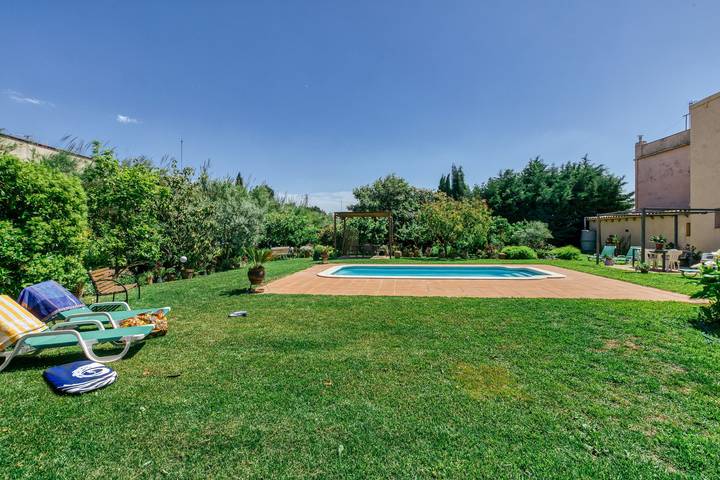 Apartamento entero, Casa de vacaciones 'Castell del Montgrí Baix' con vistas a la montaña y Wi-Fi in Torroella de Montgrí, Costa Brava