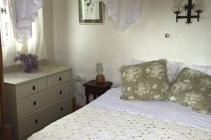 Gîte pour 6 personnes, avec terrasse et jardin dans Office De Tourisme Saint Cirq Lapopie Pech Merle - 2