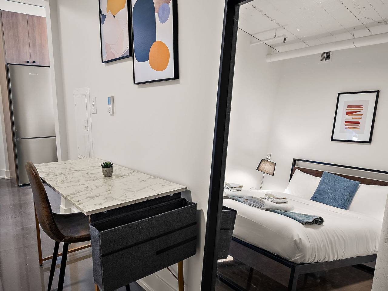 Entire apartment, Cozysuites Nlg w pool  bowling alley  sauna  07 in Minneapolis, Twin Cities