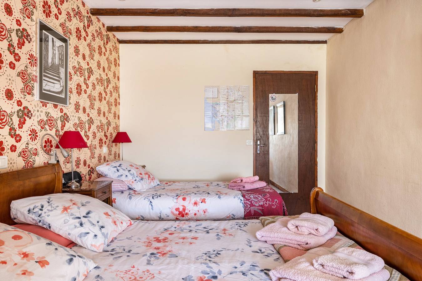 Chambre d’hôtes « Chambre Klimt » avec piscine partagée, terrasse commune et Wi-Fi in Sanxay, Vienne (France)