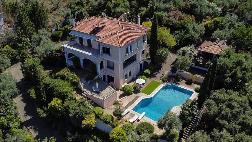 Ferienhaus für 24 Personen, mit Garten und Pool sowie Sauna und Whirlpool in Thessalien