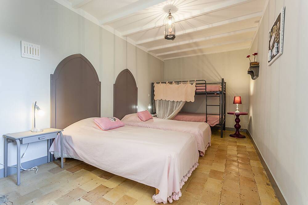 Charming house, calm and authenticity, ideal Families in Rognes, Aix-en-Provence region