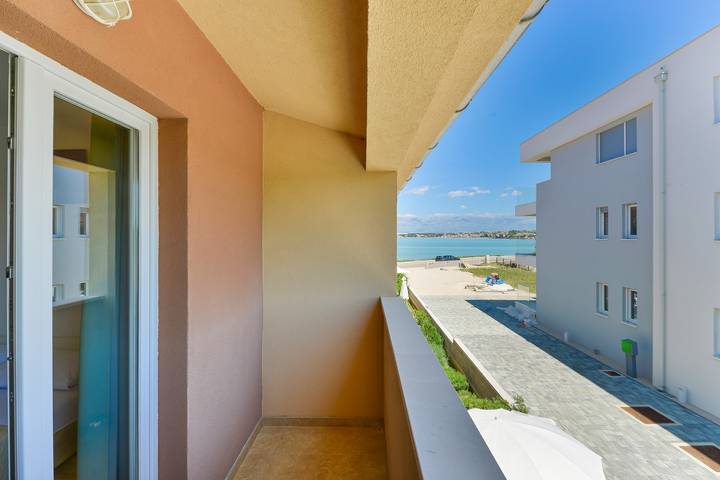 Ferienwohnung für 5 Personen, mit Balkon/Terrasse in Nin