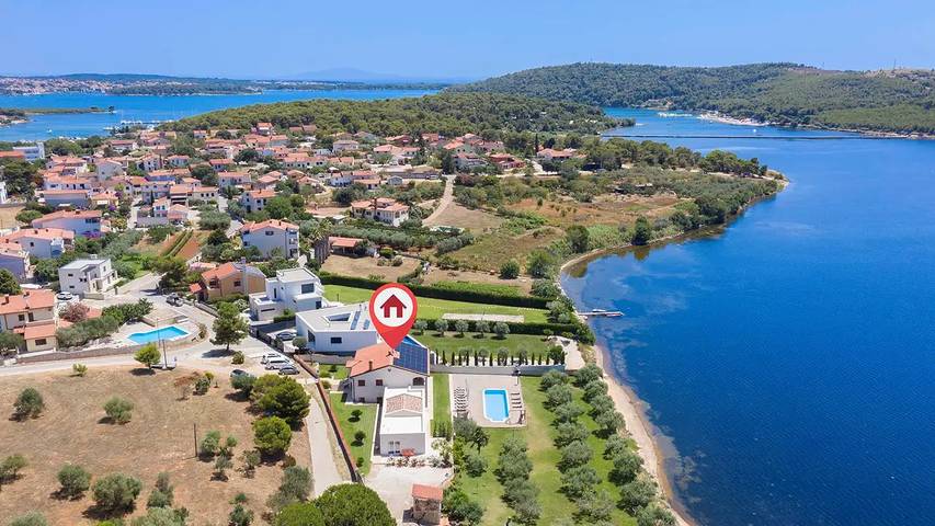 Villa pour 14 personnes, avec Balcon et Jacuzzi ainsi que Terrasse et Jardin à Pomer - 2