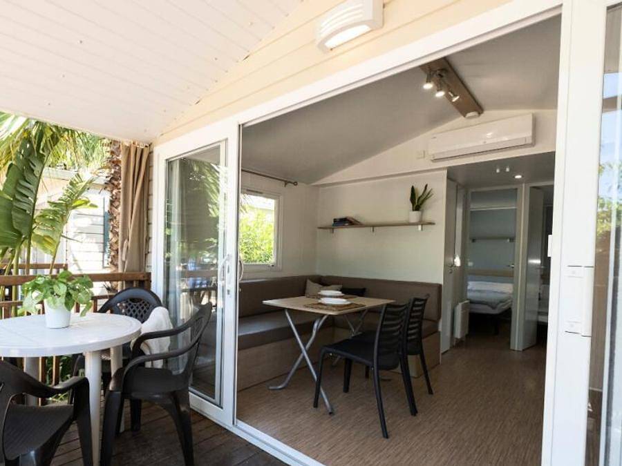 Camping Enmar - Bungalow 5 personnes - Bungalow 3 Pièces 4/5 Personnes Climatisé + Tv (4 adultes + 1 bébé - 2 ans) in Pineda de Mar, Costa del Maresme