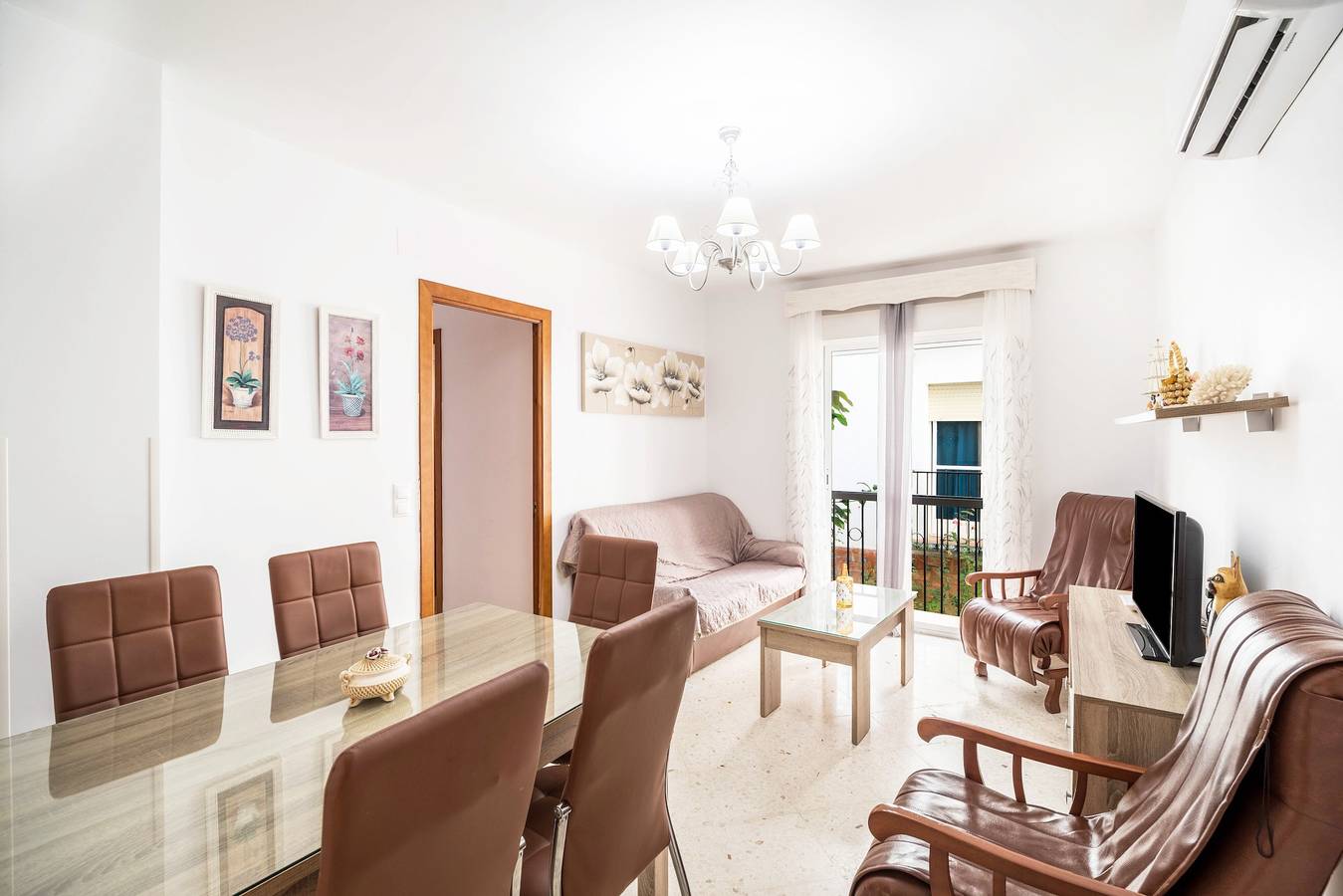 Apartamento entero, Apartamento recién renovado "Conil Centro" con Wi-Fi, terraza y aire acondicionado; aparcamiento disponible in Conil de la Frontera, Costa de la Luz