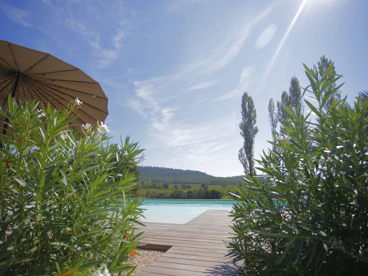 Domäne "Pavillon Mathéo" mit Infinity-Pool in Carnas, Mittelmeerküste (Frankreich)
