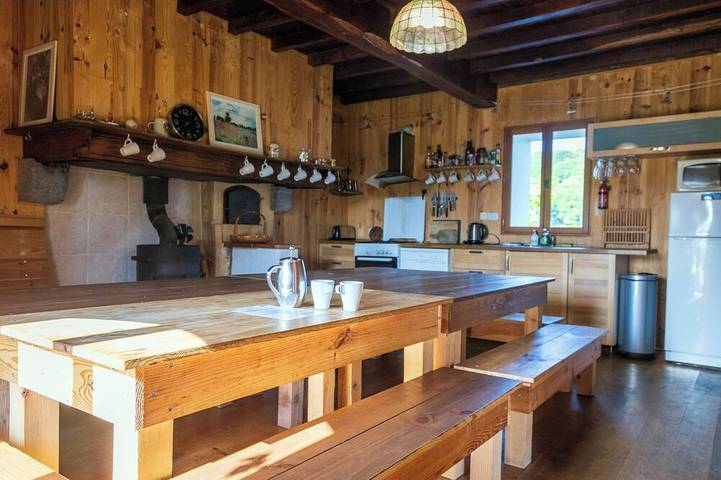 Gîte pour 23 personnes, avec jardin et jacuzzi à Izaux