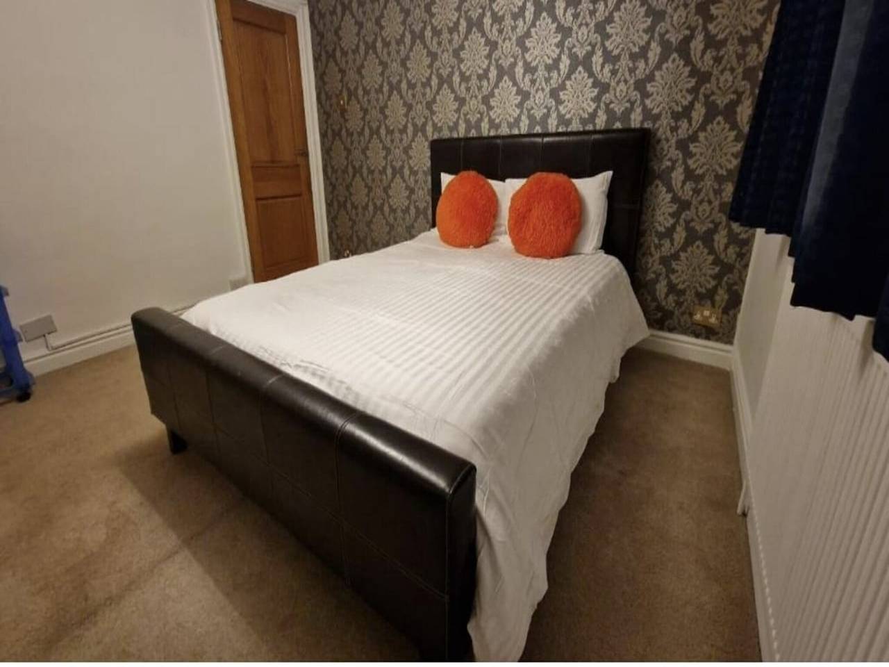 Standard Double Room - Shared in Windsor, Berkshire
