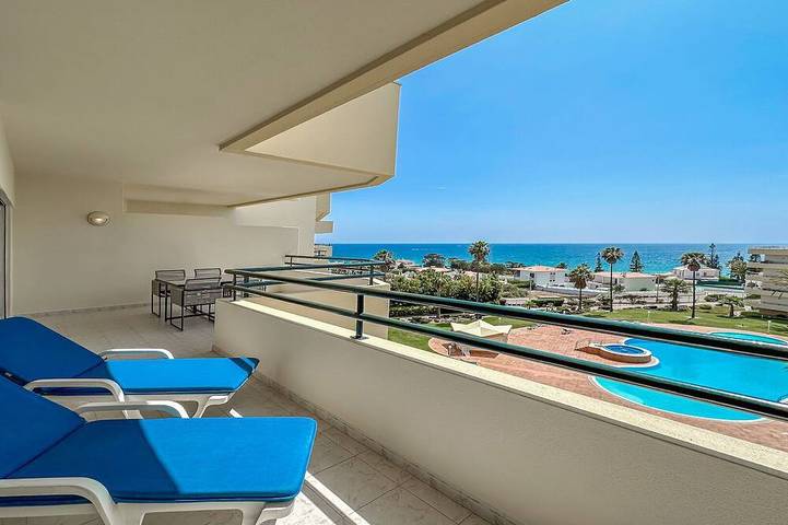 Appartement de vacances pour 4 personnes, avec piscine ainsi que jardin et jacuzzi