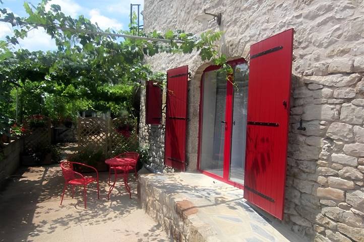 Gîte pour 8 personnes, avec piscine et terrasse