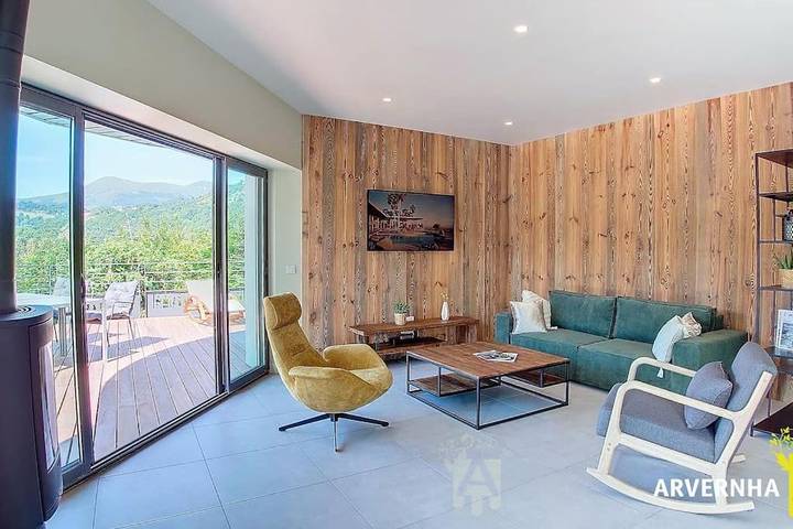 Location de vacances pour 4 personnes, avec terrasse et jacuzzi dans Lac Chambon - 2