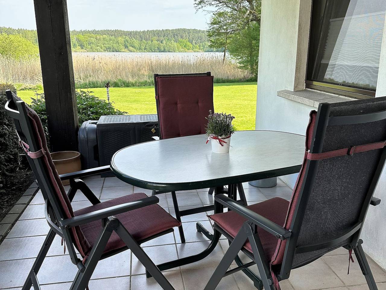 Ganze Ferienwohnung, Ferienhaus am See auf großem Grundstück, Kaminofen in Krakow am See, Naturpark Nossentiner/Schwinzer Heide