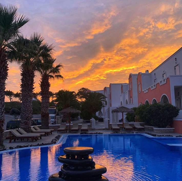 Hôtel pour 6 personnes, avec jardin et jacuzzi ainsi que piscine et terrasse à Karterados