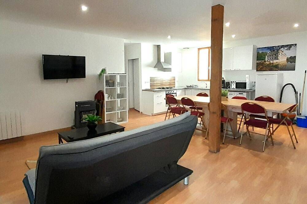 Entire apartment, Spacious duplex 6 Bedrooms /Azay in Azay-le-Rideau, Loire Valley