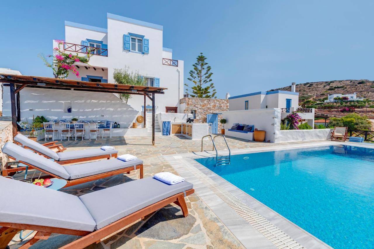 Cycladic Aura - Traditional Holiday Cottage in Finikas, Syros