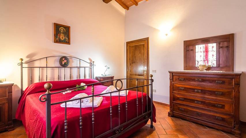Agriturismo per 4 persone, con giardino e piscina, con animali domestici in Castiglion Fiorentino