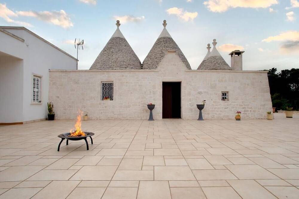 Cottage with trulli wide spaces in the heart of Itria Valley Puglia. in Martina Franca, Taranto Province
