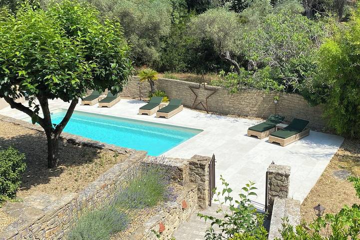 Maison de vacances pour 2 personnes, avec jardin et piscine à Le Beausset
