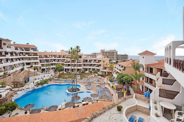 Apartamento entero, Apartamento de vacaciones "Precioso En Golf De Sur" con piscina compartida,terraza privada y Wi-Fi in Golf del Sur, San Miguel de Abona