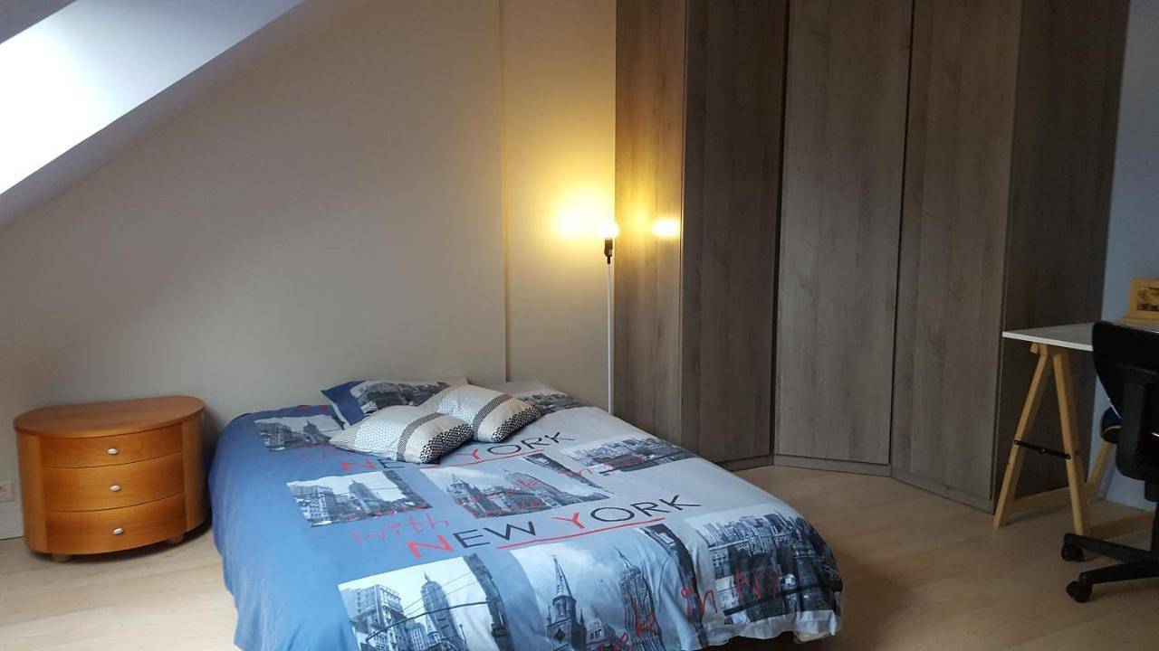Chambre Dans Villa in Mulsanne, Sarthe