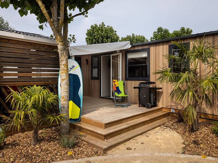 Camping pour 10 personnes, avec piscine et terrasse