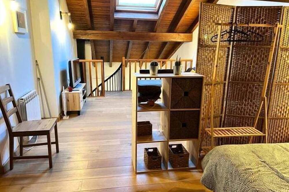 Apartamento entero, Duplex 6 Pax. con Buhardilla, Chimenea y Balcón in Llivia, Cerdanya