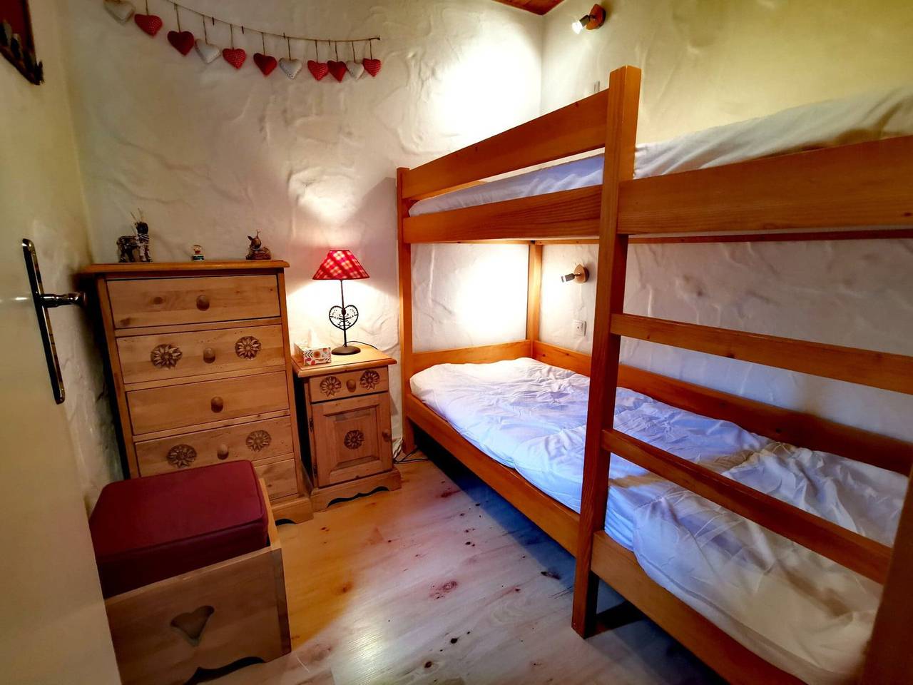 Apartamento entero, Apartamento luminoso con terraza, aparcamiento y Wifi en Les Gets in Les Gets, Les Portes du Soleil