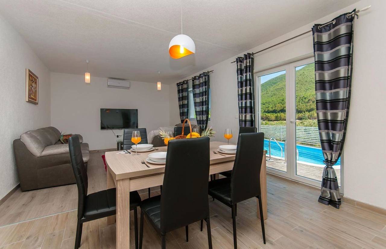 Villa with Private Pool in Slime, Dalmatinisches Zagora