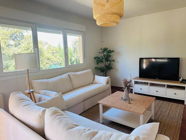 Casa de vacaciones para 12 personas, con terraza además de vistas y piscina - 1