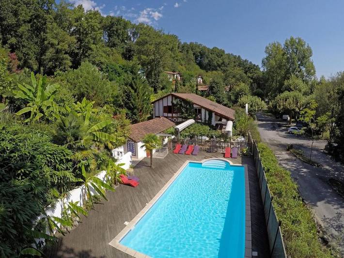 Gîte pour 4 personnes, avec terrasse ainsi que jardin et piscine, animaux acceptés à La Bastide-Clairence - 2