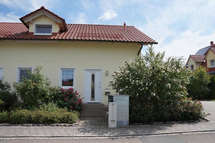 Ferienhaus für 4 Personen, mit Garten und Ausblick