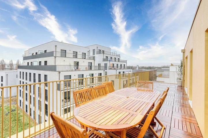 Location de vacances pour 8 personnes, avec balcon à Bondy