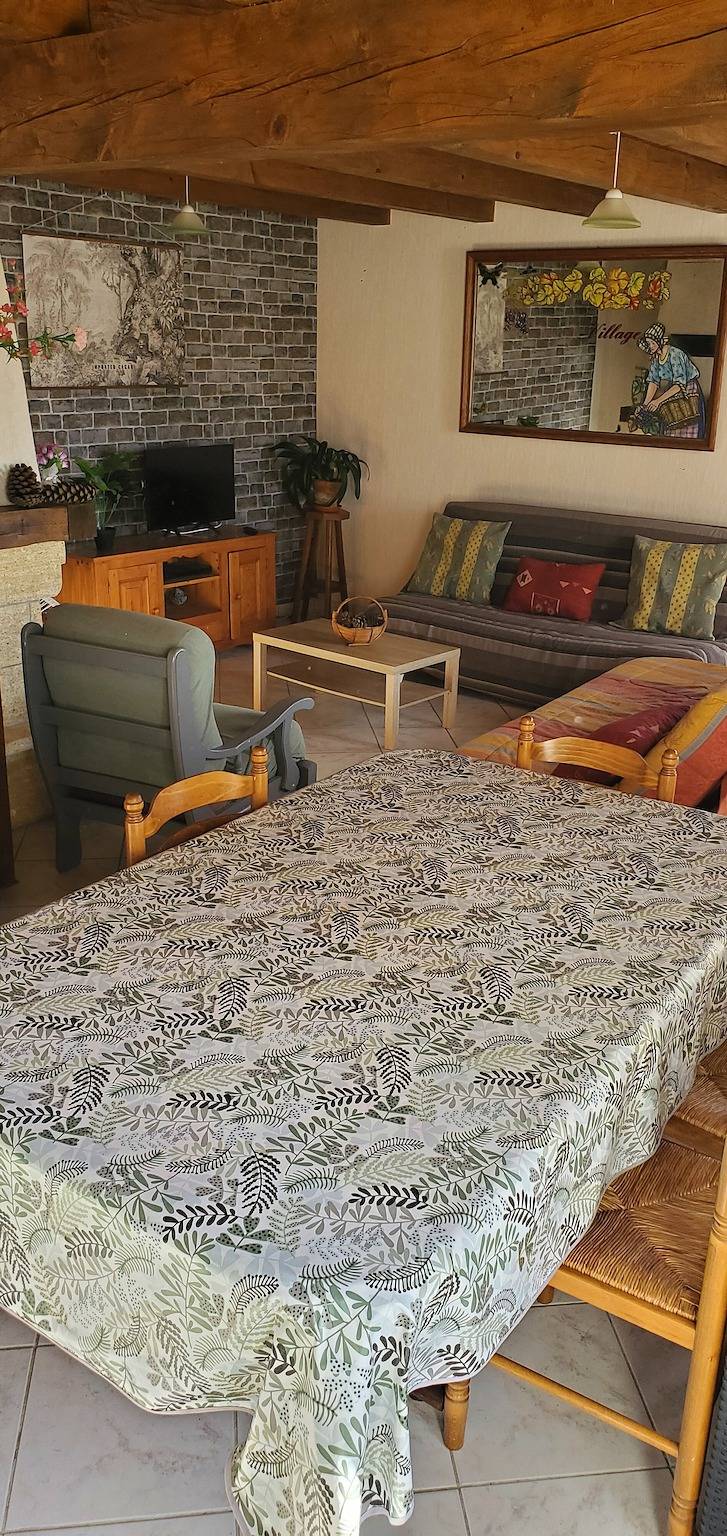Casa de campo a 20 min de Salers con terraza y jardín privados in Jaleyrac, Región de Mauriac