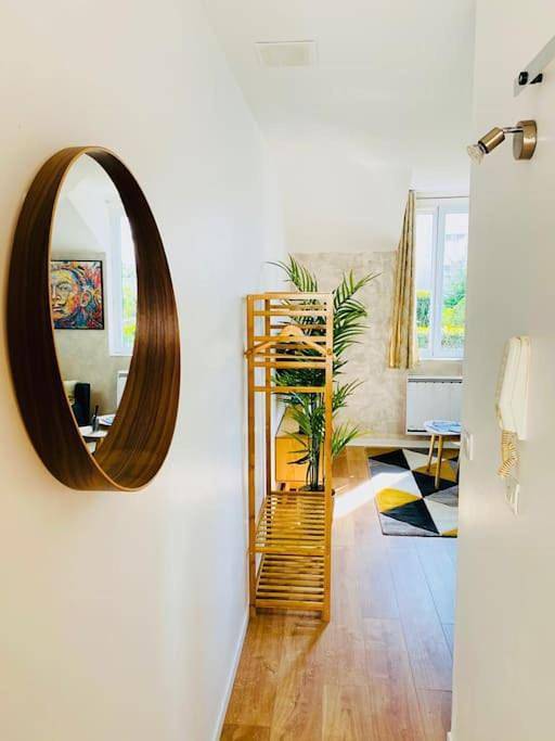 Appartement entier, One-Bedroom Apartment in Enghien-les-Bains, Val-d'Oise