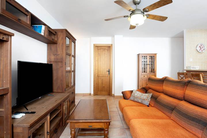 Entire apartment, Apartment 'Villa Azorin Conil Solo Familias' with Wi-Fi and Air Conditioning in Conil de la Frontera, Costa de la Luz