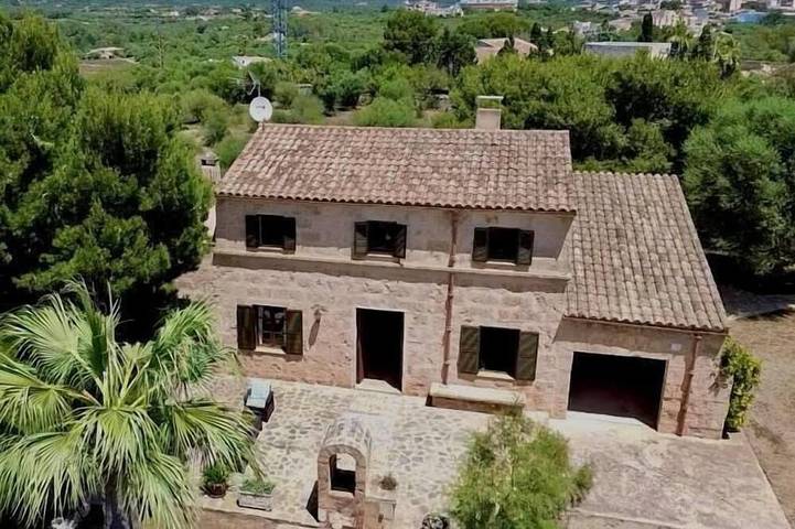 Villa pour 6 personnes, avec balcon ainsi que jardin et piscine à Porto Cristo