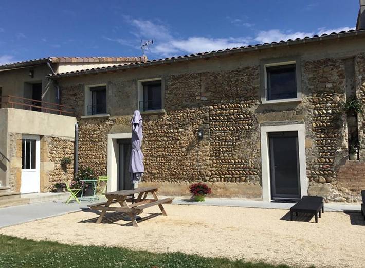 Gîte pour 14 personnes, avec terrasse et jardin, animaux acceptés